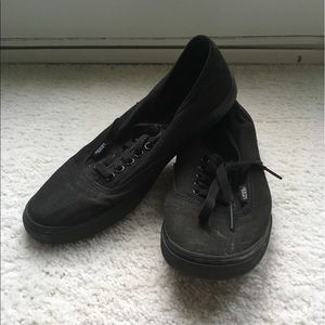 women’s black lace-up vans size 7.5